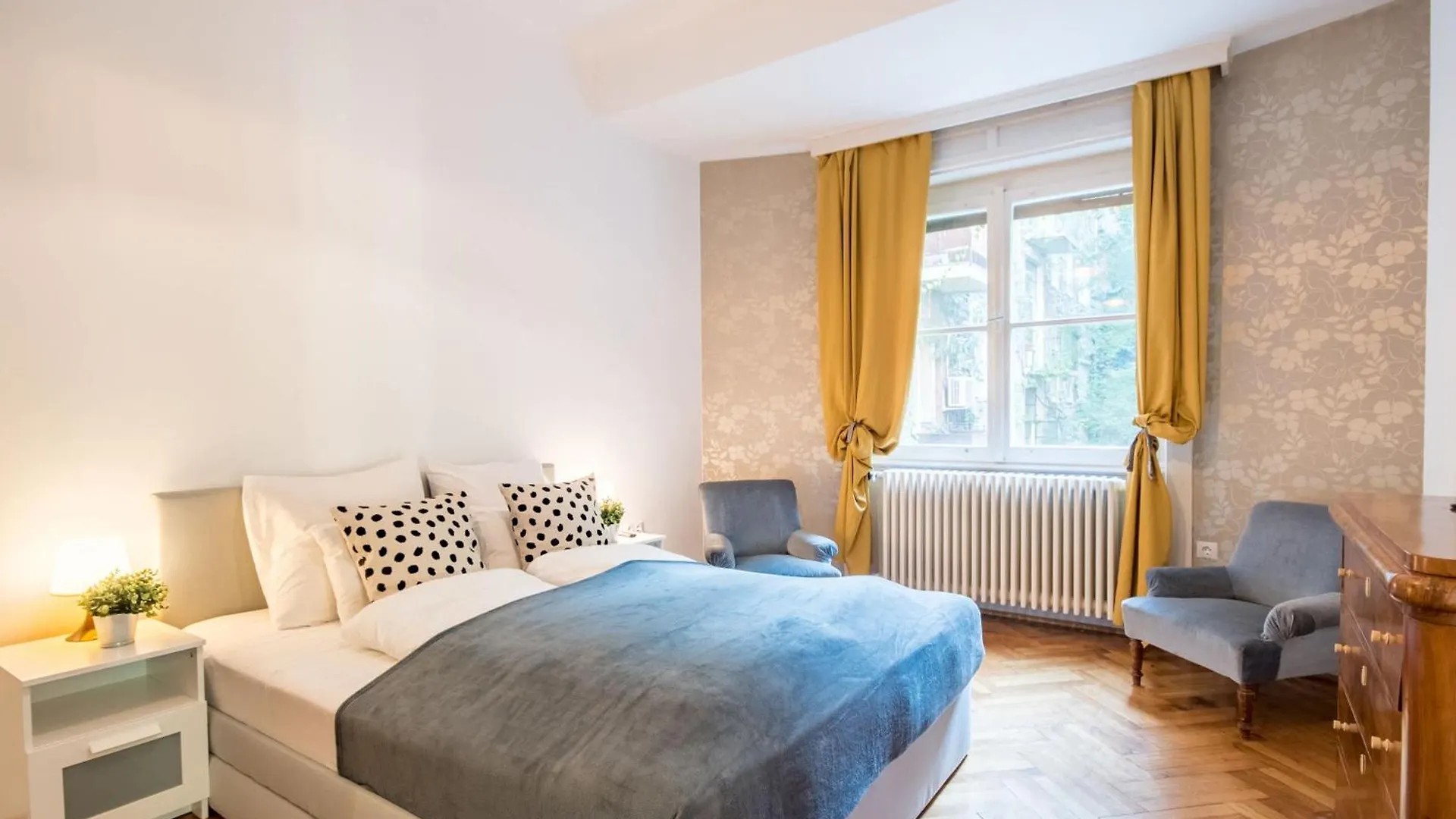 Central - Spacious - Classic Charm location